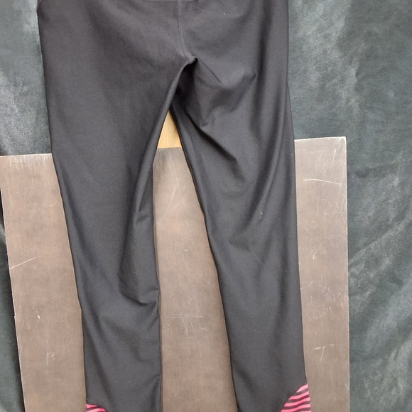 Xersion Fitted Activewear leggings - Black and Pink - Picture 14 of 16